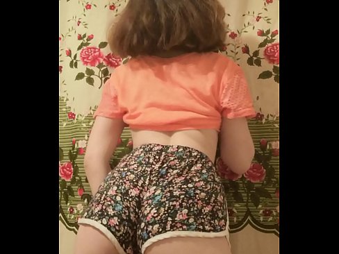 ❤️ Секси младо бебе кое ги соблекува шорцевите пред камера ☑ Прекрасно порно кај нас ❌❤
