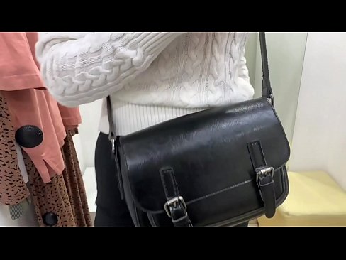 ❤️ Јавна мастурбација на младата кучка FeralBerry со дилдо во фитинг просторијата ☑ Прекрасно порно кај нас ❌❤